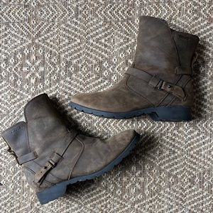Teva  Women's Waterproof Leather Boots Size 7.5